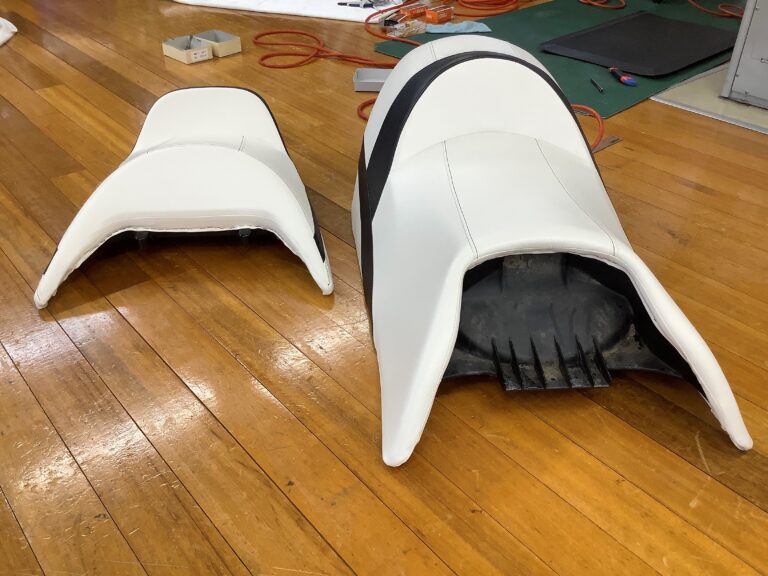 ジェットスキー シート張替 トラック幌・透明ビニールシートカバー